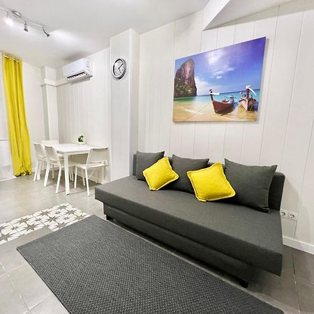 Cozy Suite Apartment, Wifi! Santa Coloma de Gramanet Exteriör bild