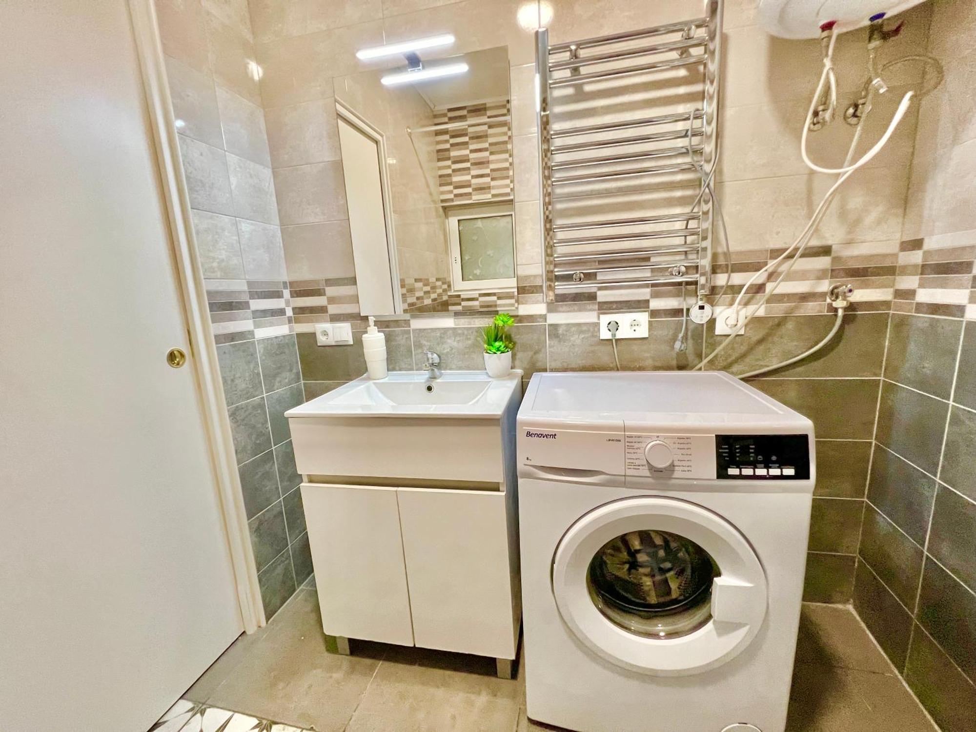 Cozy Suite Apartment, Wifi! Santa Coloma de Gramanet Exteriör bild