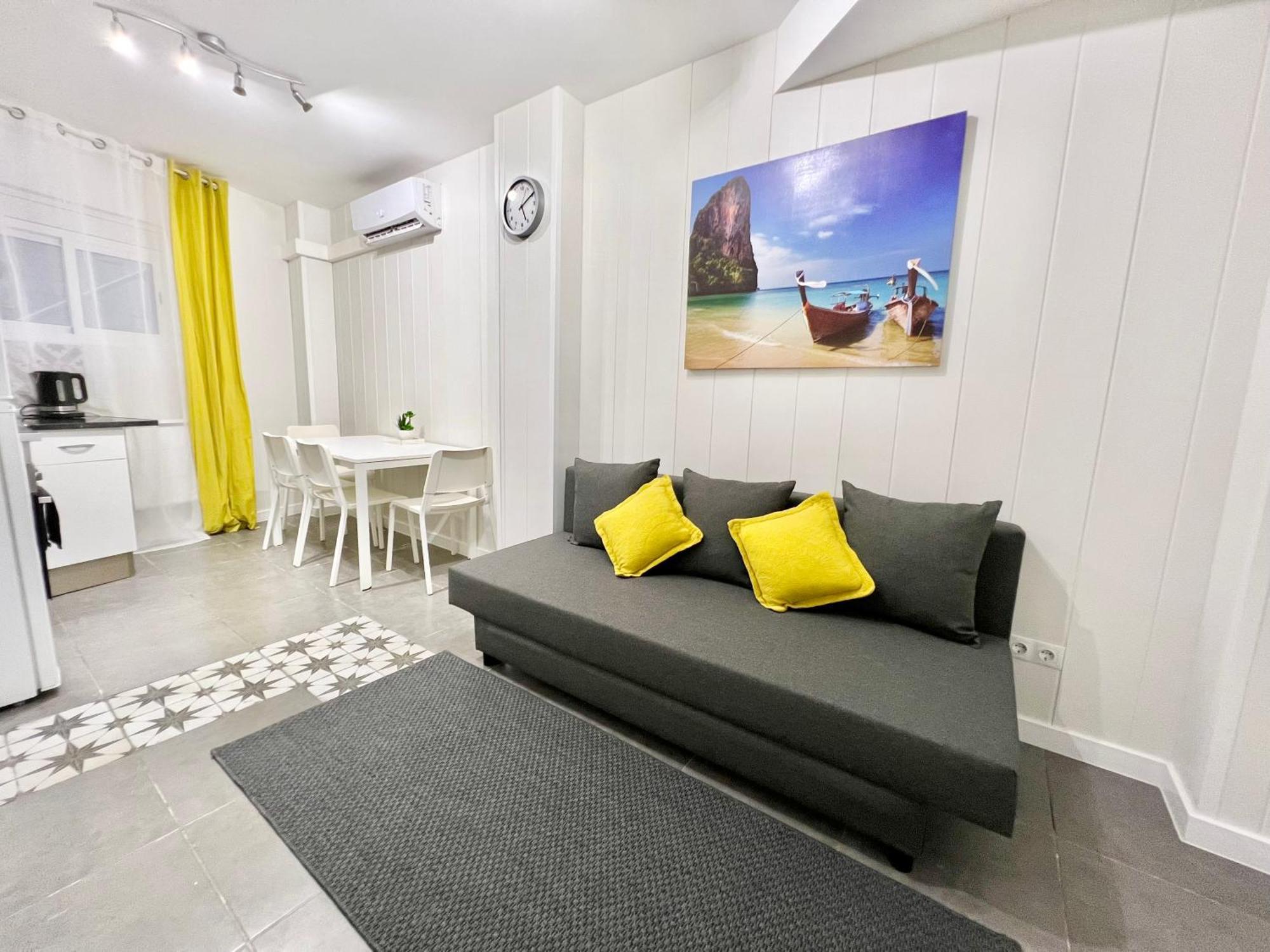 Cozy Suite Apartment, Wifi! Santa Coloma de Gramanet Exteriör bild