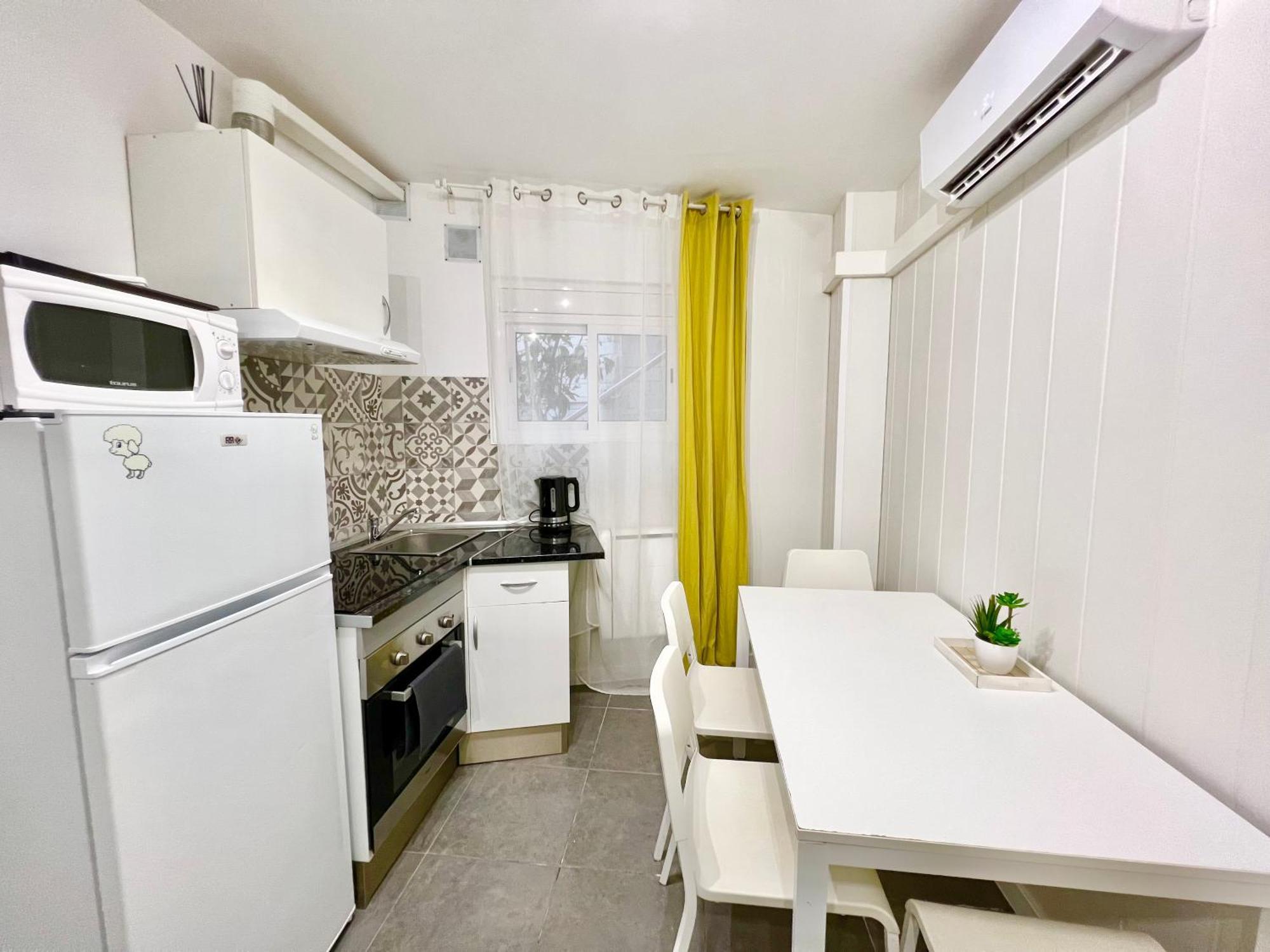Cozy Suite Apartment, Wifi! Santa Coloma de Gramanet Exteriör bild