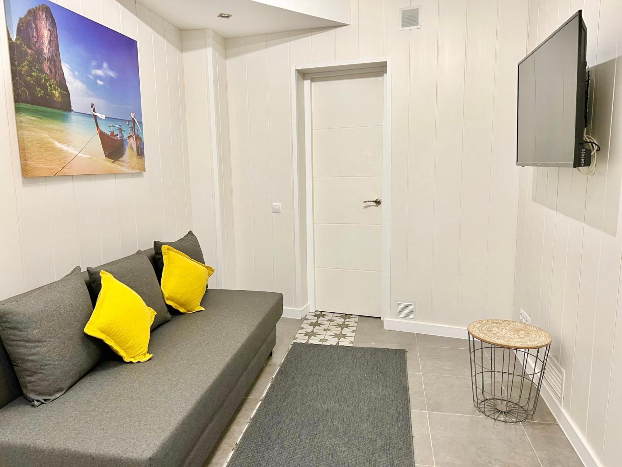 Cozy Suite Apartment, Wifi! Santa Coloma de Gramanet Exteriör bild