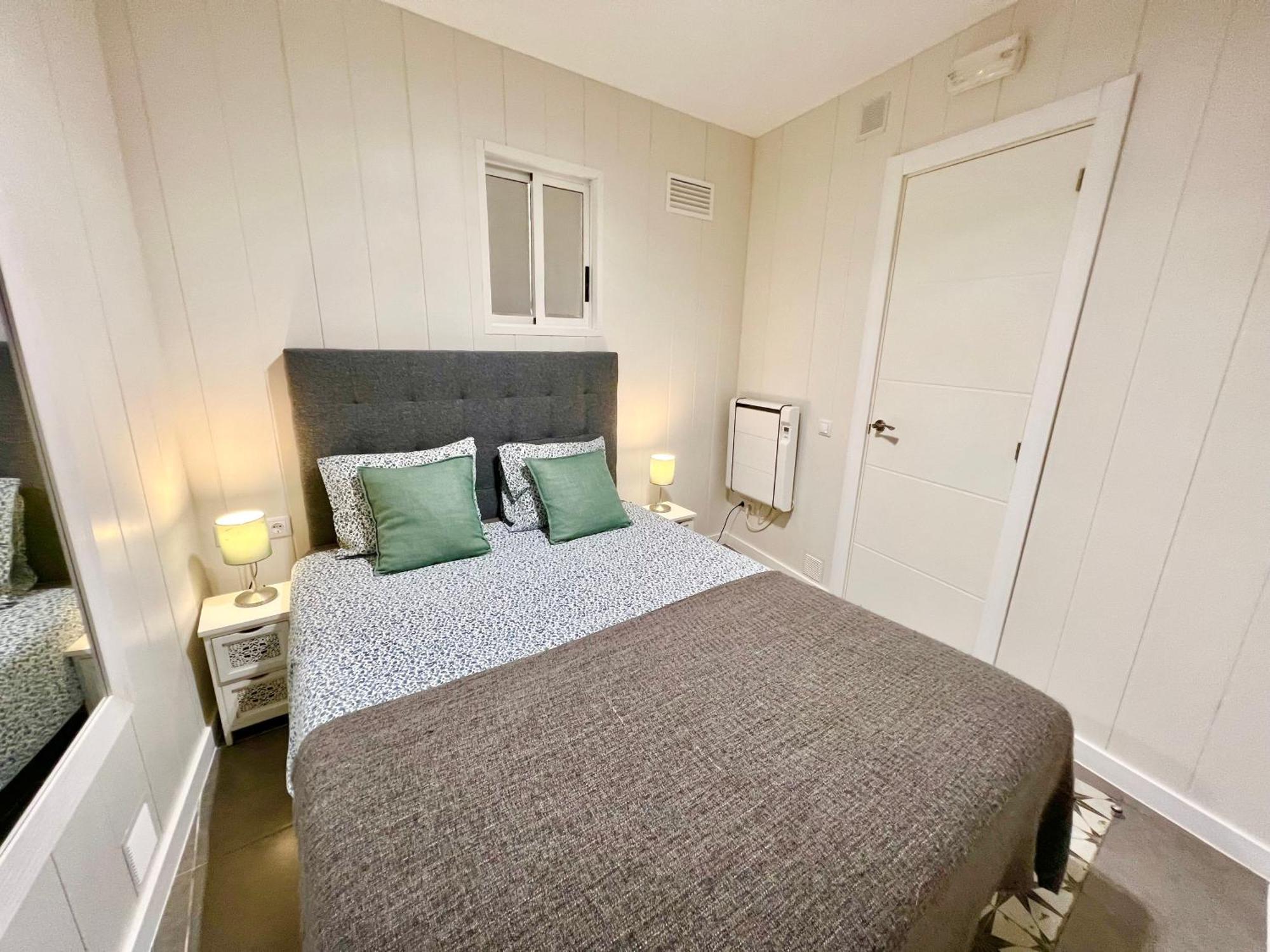 Cozy Suite Apartment, Wifi! Santa Coloma de Gramanet Exteriör bild