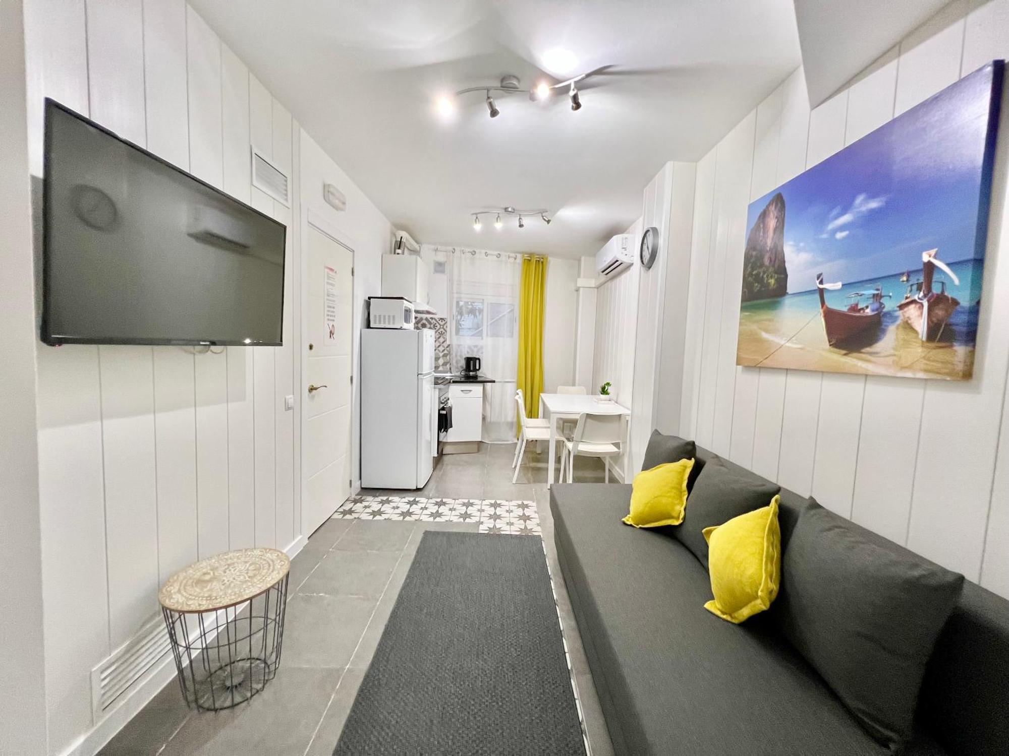 Cozy Suite Apartment, Wifi! Santa Coloma de Gramanet Exteriör bild