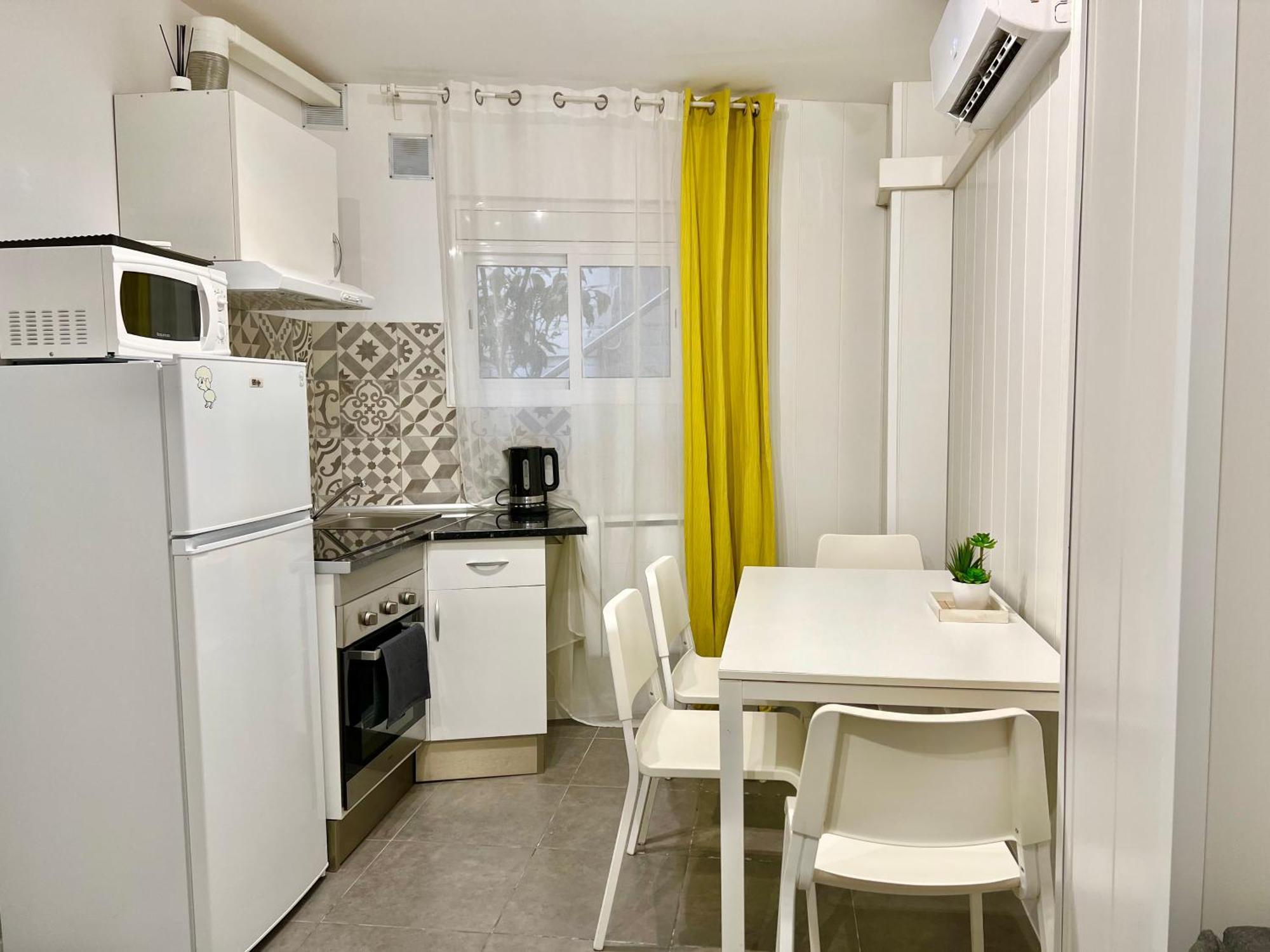 Cozy Suite Apartment, Wifi! Santa Coloma de Gramanet Exteriör bild