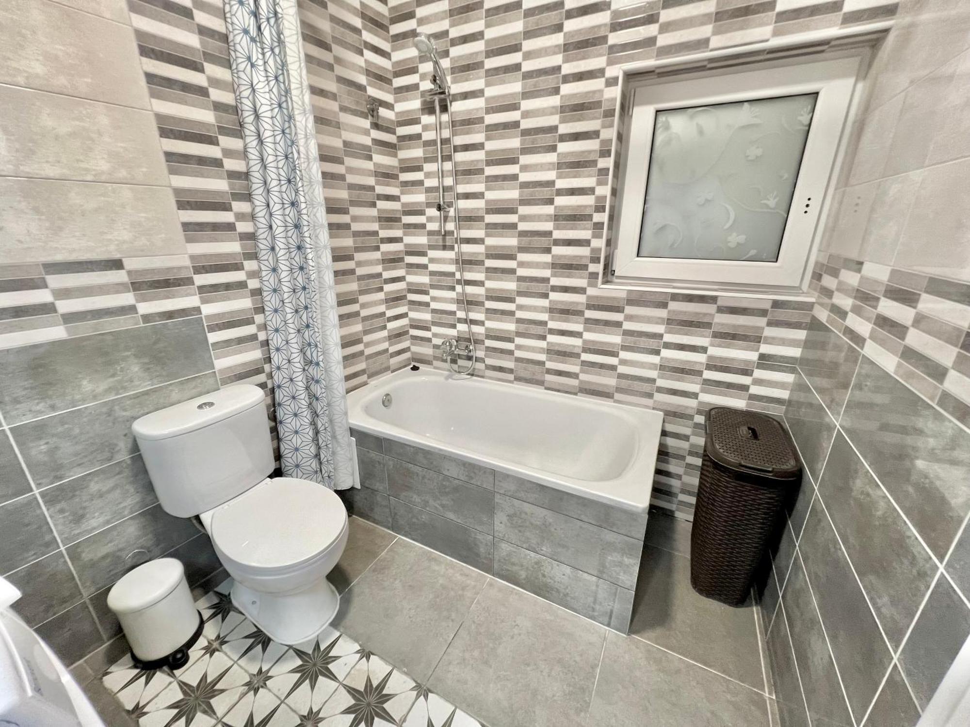Cozy Suite Apartment, Wifi! Santa Coloma de Gramanet Exteriör bild