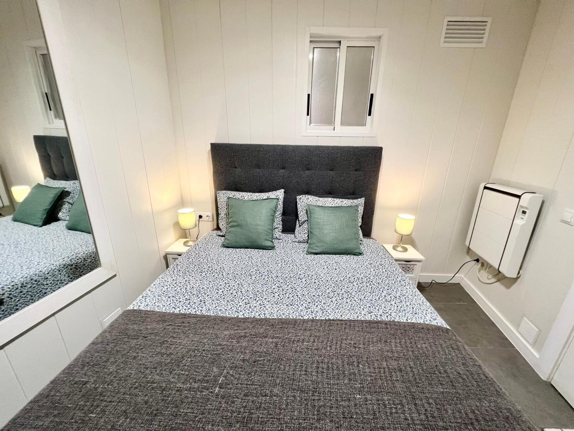 Cozy Suite Apartment, Wifi! Santa Coloma de Gramanet Exteriör bild