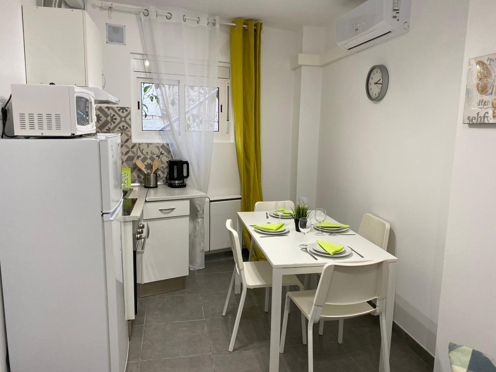Cozy Suite Apartment, Wifi! Santa Coloma de Gramanet Exteriör bild